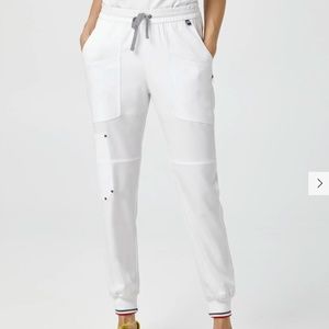 MEDICLO Catalina scrub set in White (top + joggers)